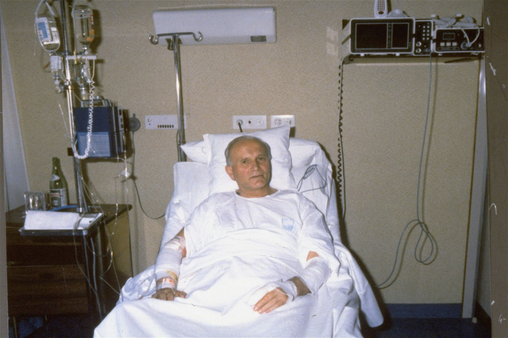 1981: Pope John Paul II recovers